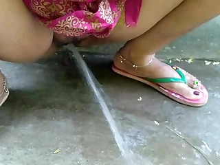 Wed Outdoor Risky Public Pissing Compilation New Year  ! XXX Indian Couple